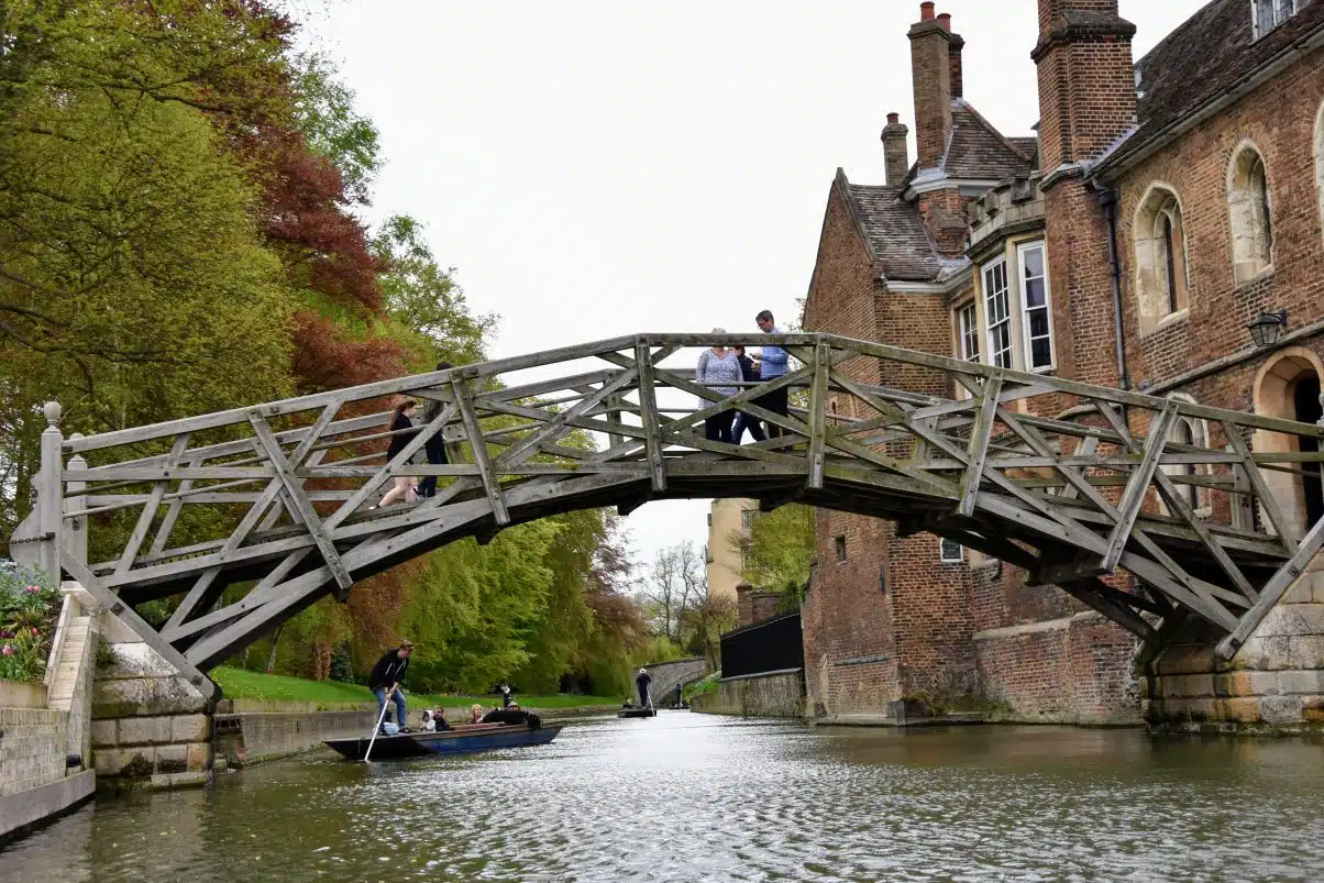 An Insider's Guide to Punting in Cambridge - Veggie Vagabonds