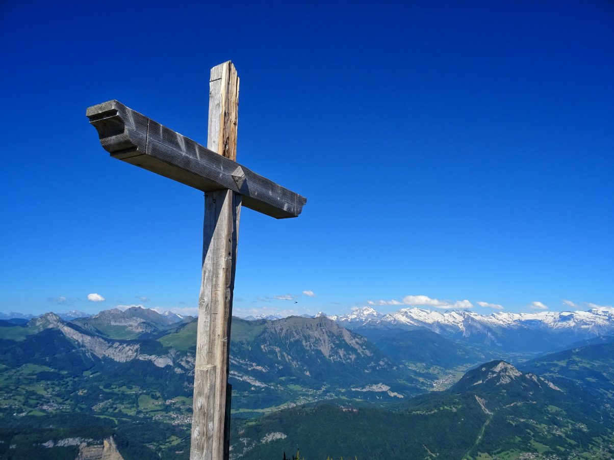 Cross at the top of Le Môle
